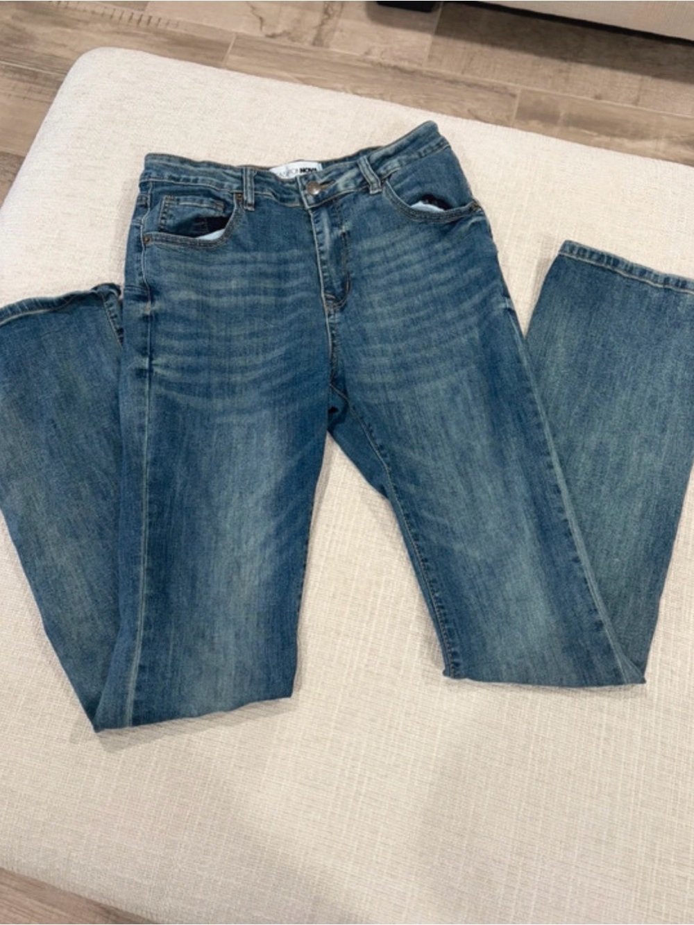 Fashion Nova Women’s Medium Blue Straight Jeans